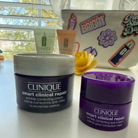 Clinique Skincare Deluxe Travel Set with Cosmetic Bag